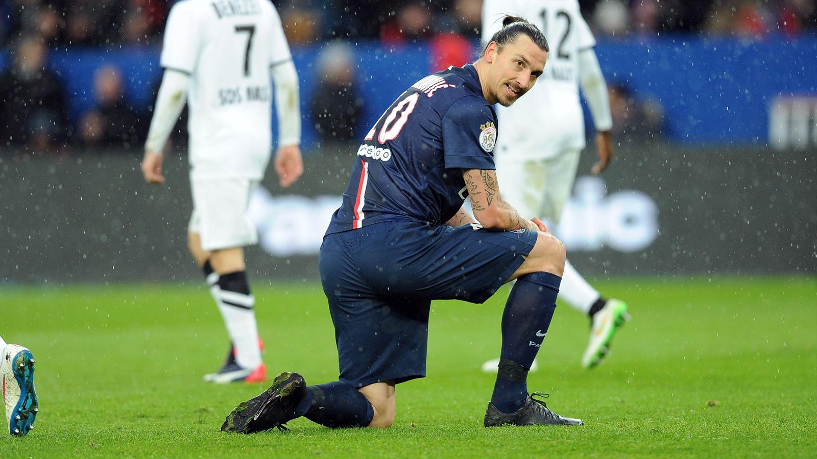 Zlatan Ibrahimovi deb tiert komplett schwarze Nike Mercurial